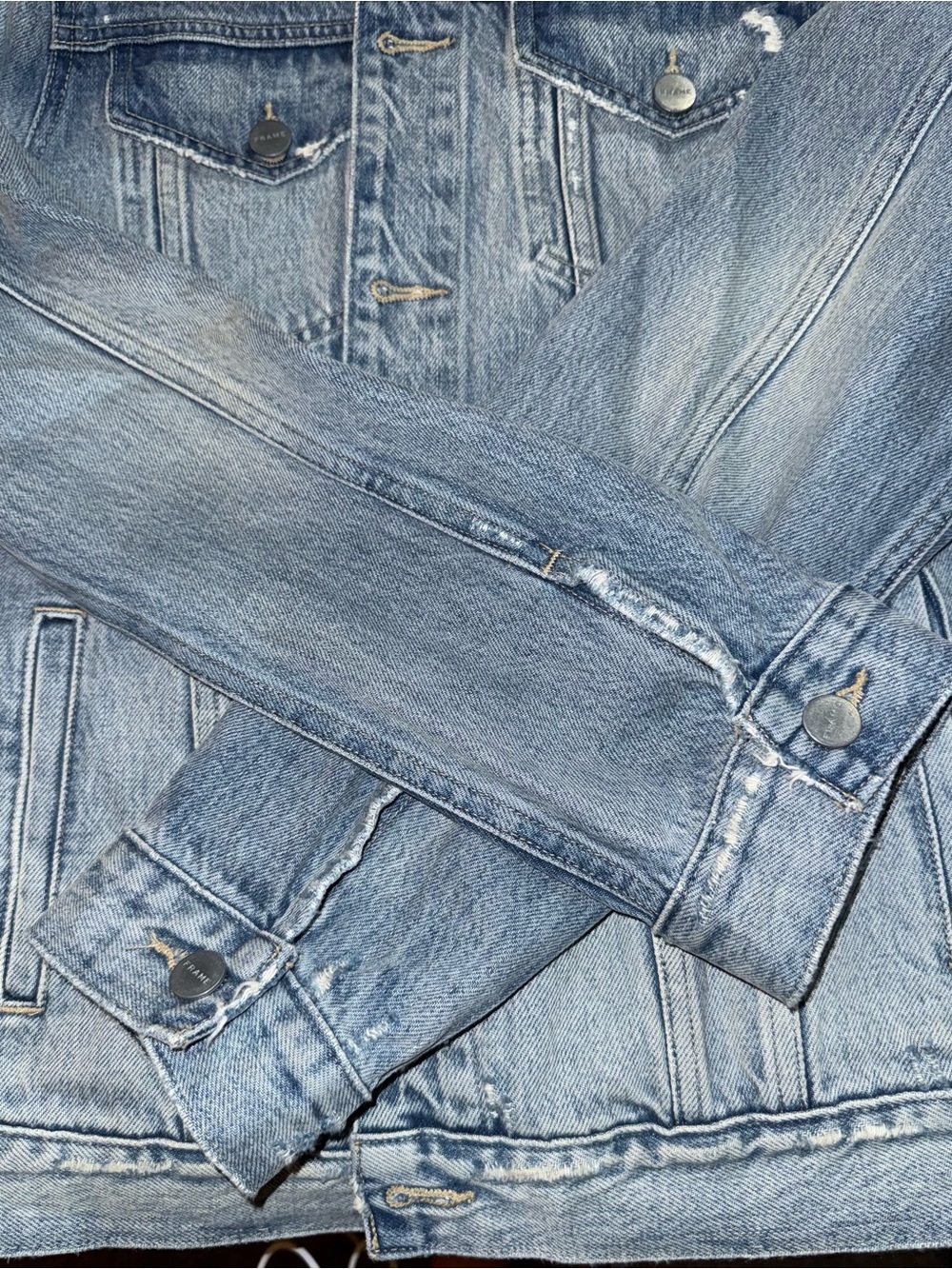 FRAME Distressed Denim Trucker Jacket Light Wash (Broad Beach) Size M LHJK385 - Picture 6 of 6